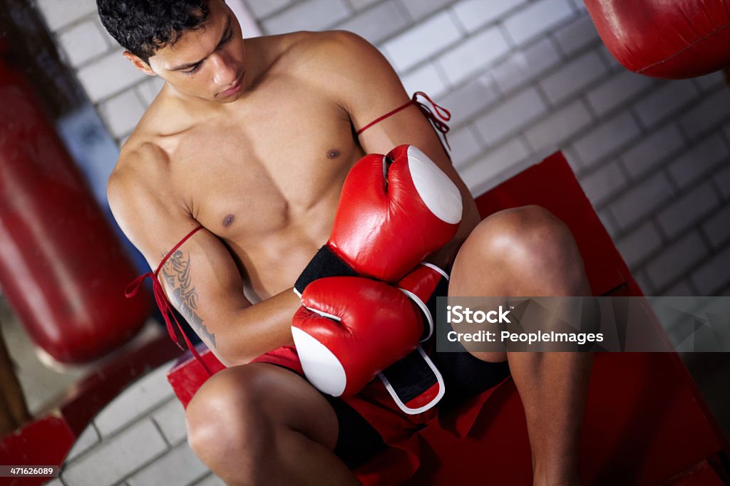 Meditating antes do grande partida - Foto de stock de Boxe - Esporte royalty-free