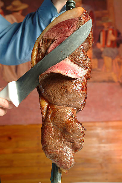 brasileiro churrasco - picanha beef meat rare imagens e fotografias de stock