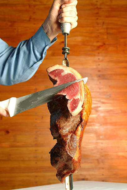 brasileiro churrasco - picanha beef meat rare imagens e fotografias de stock