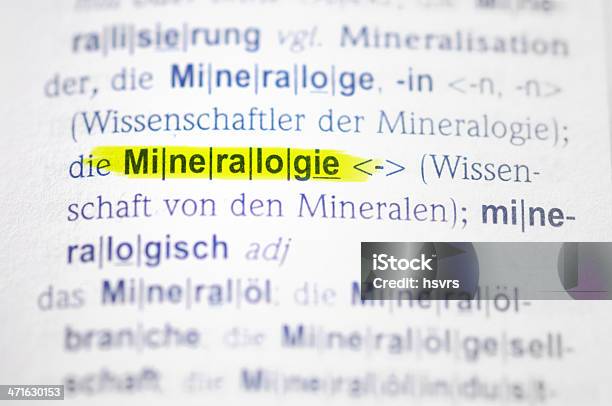 Żółty Oznaczone Niemieckim Wyraz Mineralogie - zdjęcia stockowe i więcej obrazów Alfabet - Alfabet, Bez ludzi, Bliskie zbliżenie