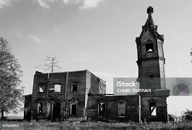 Foto de Floresta Igreja e mais fotos de stock de Acabado - Acabado, Igreja, Abandonado