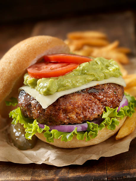 구아카몰이 베이컨 burger - guacamole bacon burger bacon cheeseburger 뉴스 사진 이미지