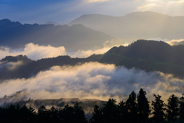 istock Sea of clouds 471633820