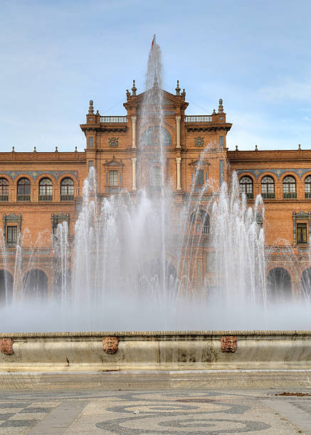 fontana in plaza de españa - national landmark architectural styles sevilla seville foto e immagini stock