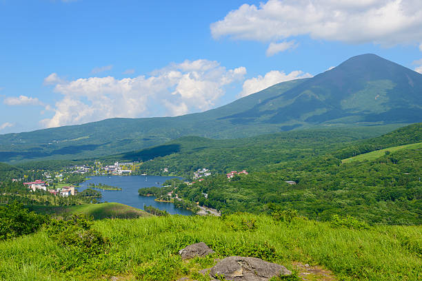mt.tateshina y lago shirakaba - prefectura de nagano fotografías e imágenes de stock