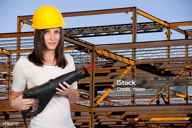 Hembra Trabajador De Construcción Foto de stock y más banco de imágenes de Acero - Acero, Adulto, Amarillo - Color
