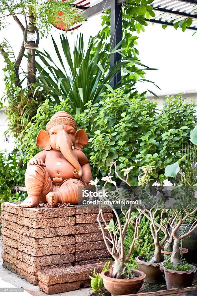 art statue dans le jardin - Photo de Adulte libre de droits