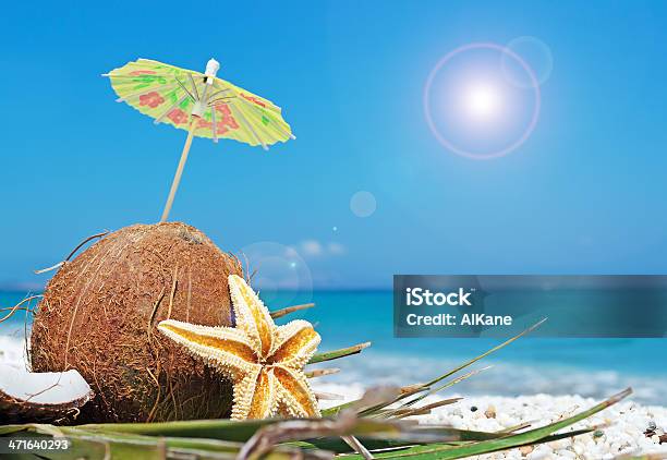 Kokosowy I Parasol - zdjęcia stockowe i więcej obrazów Bez ludzi - Bez ludzi, Dekoracja, Flara obiektywu