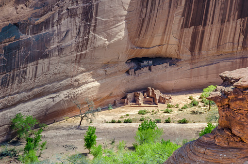 View of the famous white house ruin in Canyon de Chelly National Monument, Arizona.