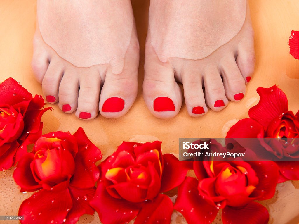 Kobieta coraz terapia zapach stopy - Zbiór zdjęć royalty-free (Aromaterapia)