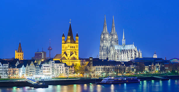 istock Cologne Cathedral at Night in Germany 471645435