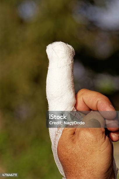 Weiße Medikament Bandage Auf Die Verletzungen Hand Finger Stockfoto und mehr Bilder von Eingewickelt