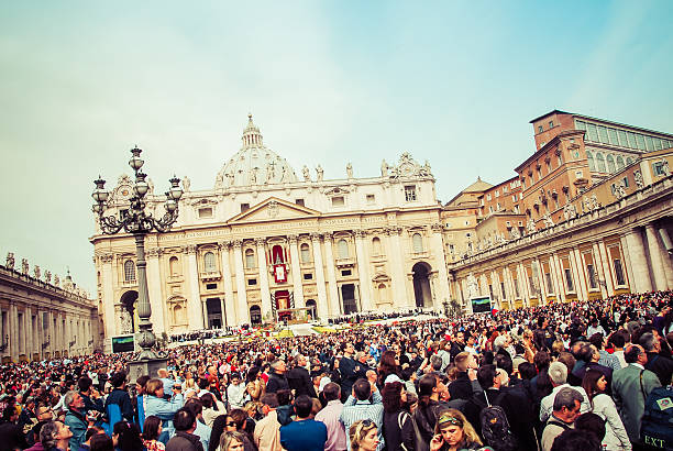 domingo de pascua-roma, italia - benedict xvi fotografías e imágenes de stock