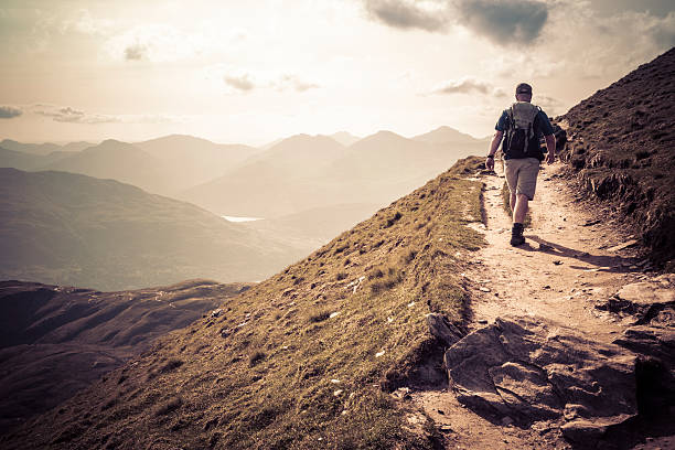 caminhada na montanha ben lomond - loch lomond loch ben lomond scotland imagens e fotografias de stock