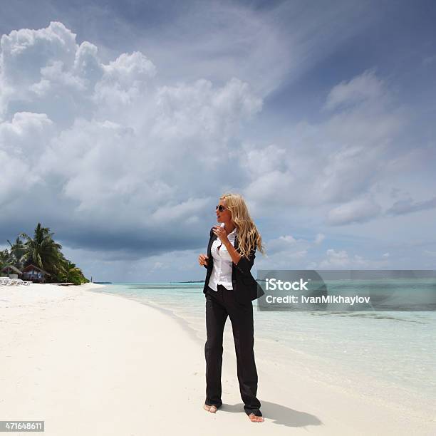 행복함 비즈니스 중인 여성 해양수 코스트 구름에 대한 스톡 사진 및 기타 이미지 - 구름, 금발 머리, 기업 비즈니스