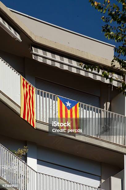 Niezależność Flags W Barcelonie - zdjęcia stockowe i więcej obrazów Architektura - Architektura, Balkon, Barcelona - Hiszpania