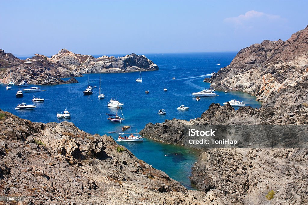 Barcos em Cap de Creus, Girona. Costa Brava. A Espanha - Royalty-free Acampamento de Férias Foto de stock