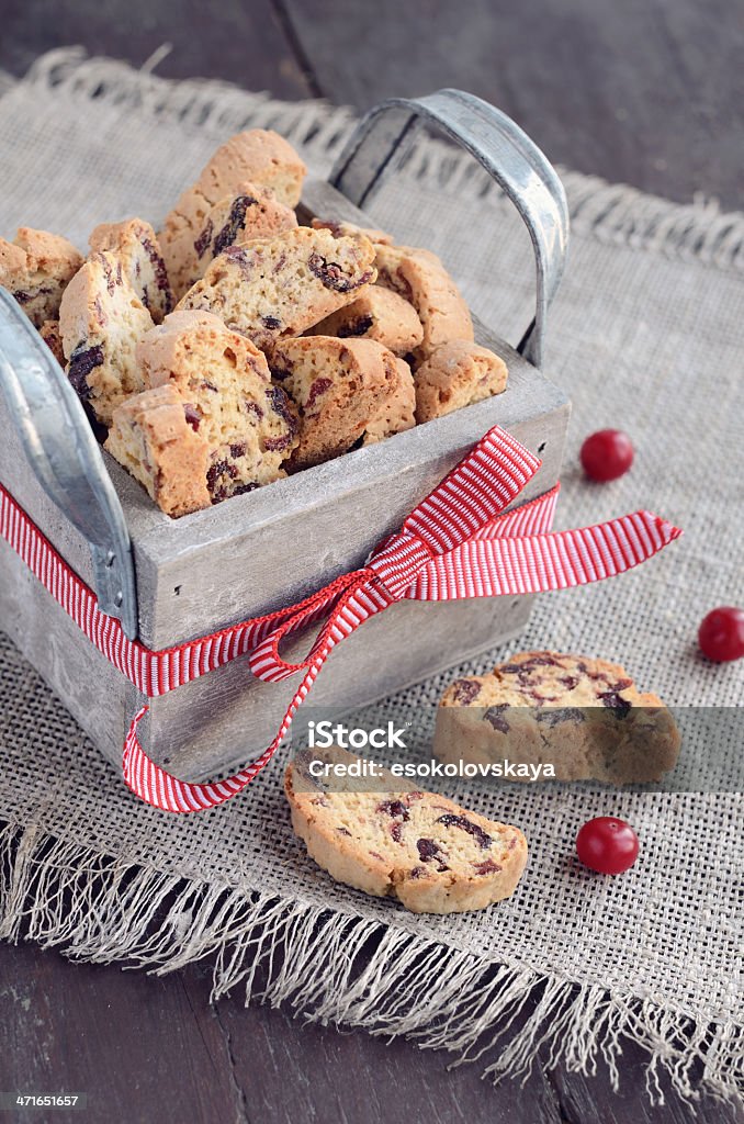 Cranberry Cantucci in scatola in legno - Foto stock royalty-free di Arrugginito