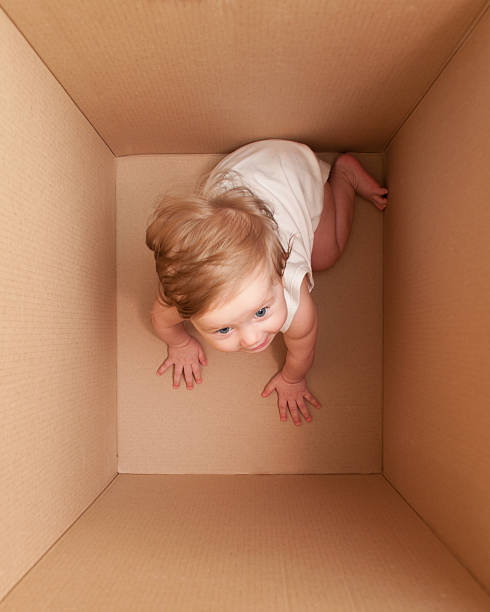 istock Little girl in the box 471652502