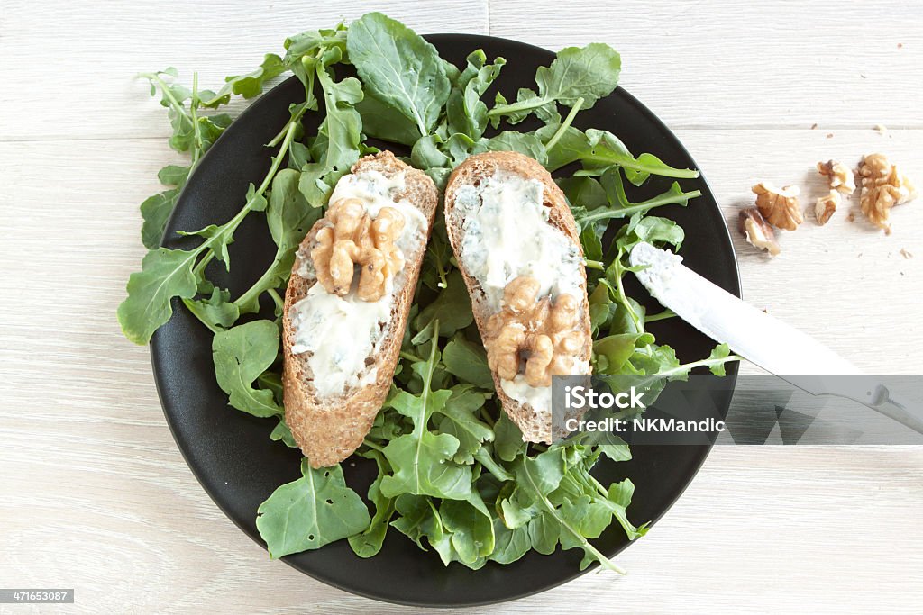 Crostini z Ser gorgonzola, rukola i walnut - Zbiór zdjęć royalty-free (Antipasto)