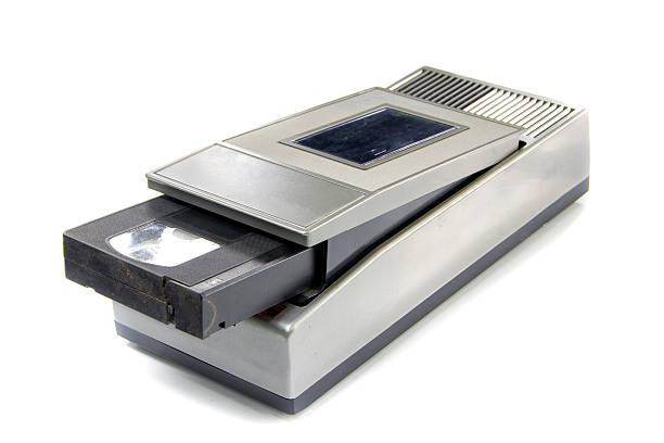 old vhs rewinder - vcr video cassette tape audio cassette home video camera fotografías e imágenes de stock