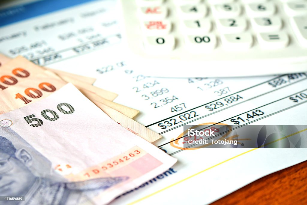 Finanças relatório orçamental com dinheiro - Royalty-free Crescimento Foto de stock