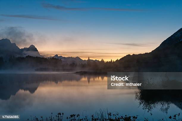 Photo libre de droit de Coucher De Soleil Sur Lake Geroldsee banque d'images et plus d'images libres de droit de Allemagne - Allemagne, Alpes bavaroises, Arbre