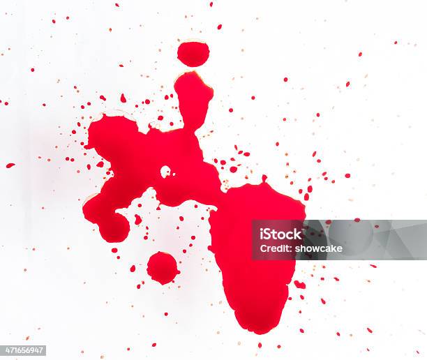 Foto de Splattered Manchas De Sangue Em Um Fundo Branco e mais fotos de stock de Abstrato - Abstrato, Arte, Arte e Artesanato - Assunto