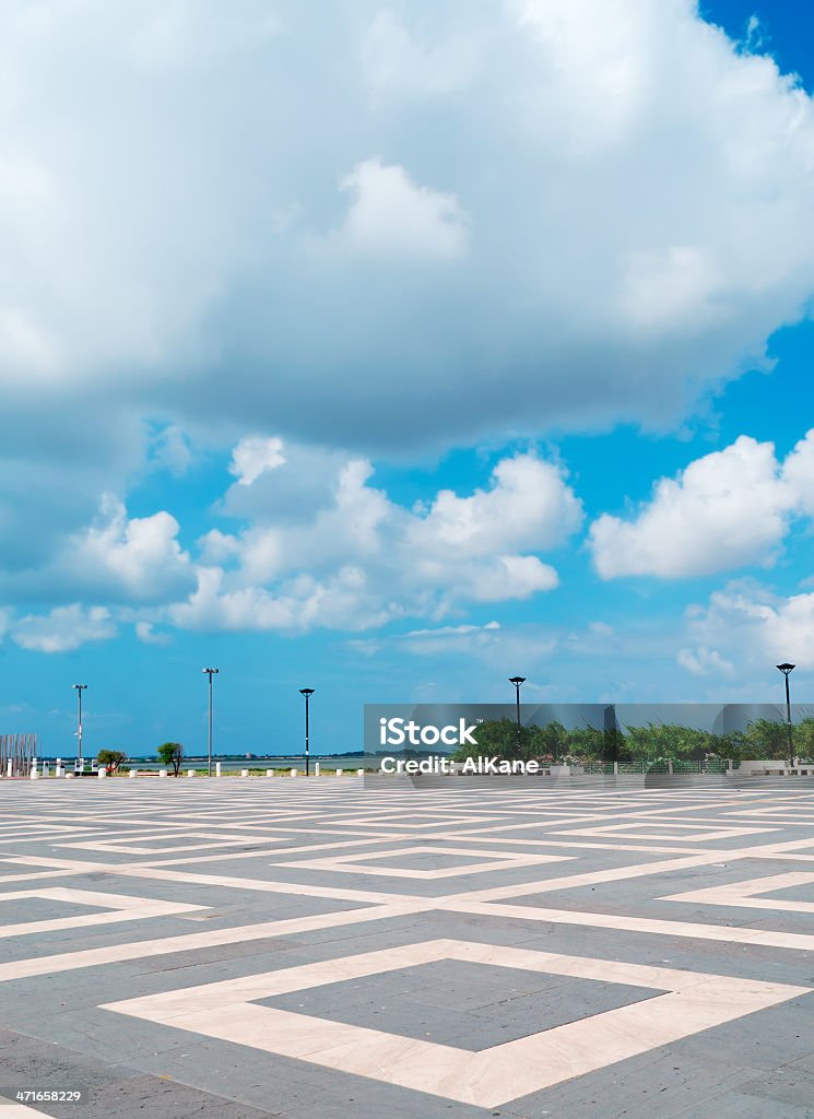 Nuvole e rombo - Foto stock royalty-free di Piazza