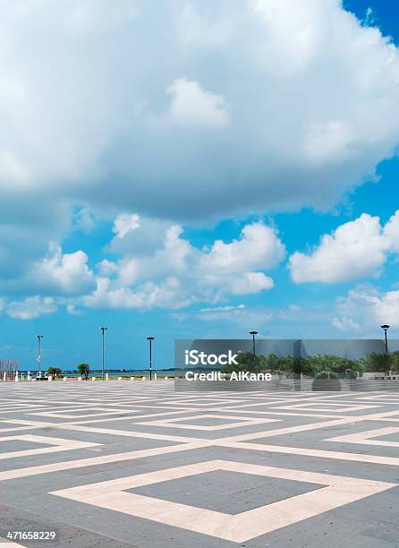 Nuvole E Rombo - Fotografie stock e altre immagini di Piazza - Piazza, Sardegna, Ambientazione esterna
