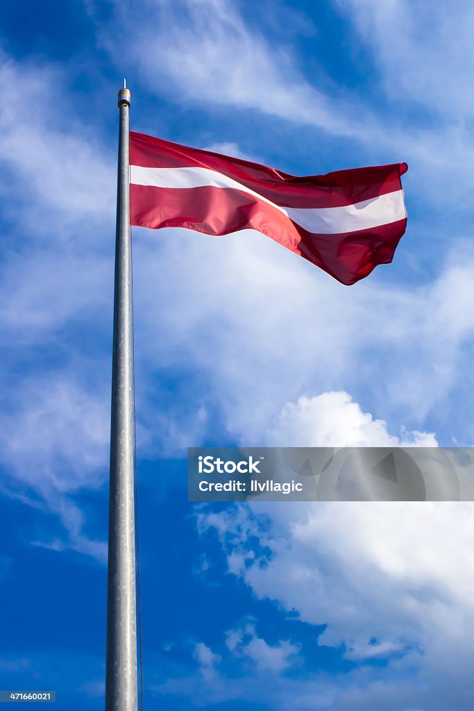 Bandeira da Letónia-vertical - Royalty-free Ao Ar Livre Foto de stock