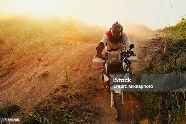 Motocrossfahrer Stockfoto und mehr Bilder von Abenteuer - Abenteuer, Adrenalin, Aktivitäten und Sport