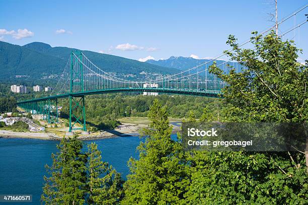 Lions Gate Bridge En Vancouver British Columbia Foto de stock y más banco de imágenes de Agua - Agua, Aire libre, Canadá