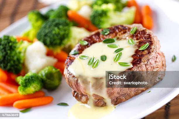 Filetto Di Manzo Con Salsa Bernese - Fotografie stock e altre immagini di Alla griglia - Alla griglia, Arrosto - Cibo cotto, Arrosto - Portata principale