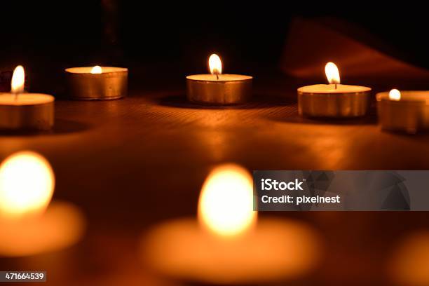 Kerzenlicht Stockfoto und mehr Bilder von Advent - Advent, Behaglich, Betrachtung