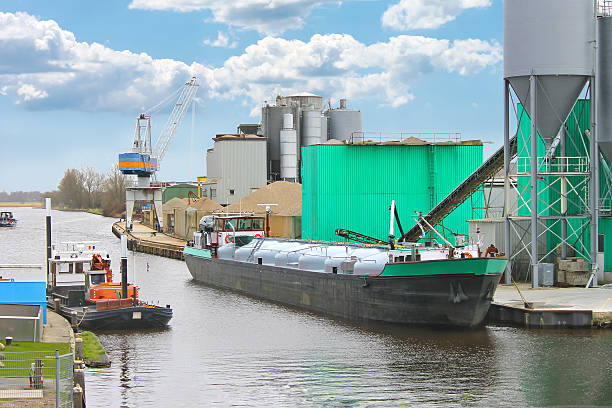 istock Ship in harbor of the cement plant. Netherlands 471665203
