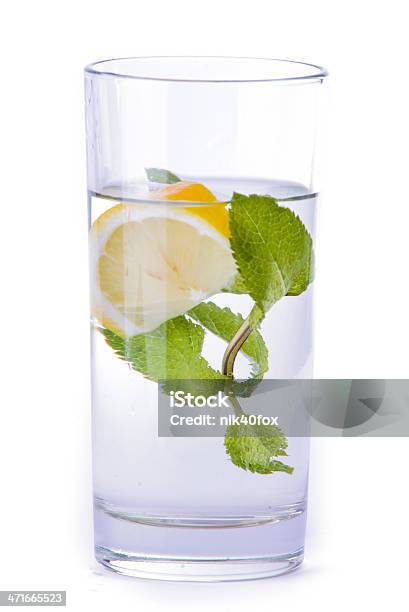 Foto de Copo De Água Com Limão E Hortelã e mais fotos de stock de Bebida não alcoólica - Bebida não alcoólica, Caindo, Comida