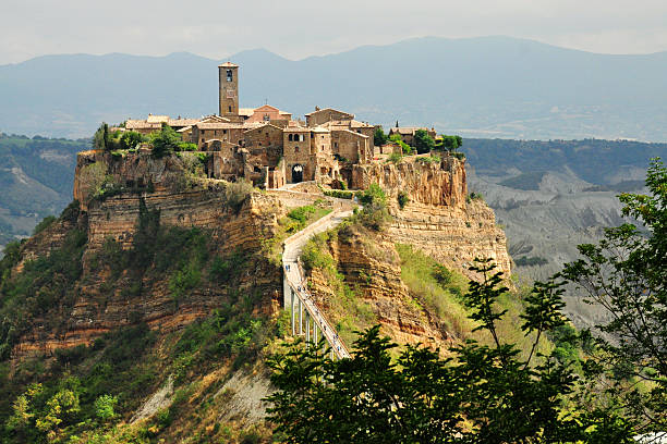 landscape of civita di bagnoregio (italy) - lazio stok fotoğraflar ve resimler