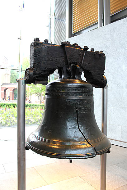 liberty bell philadephia - philadelphia mississippi imagens e fotografias de stock