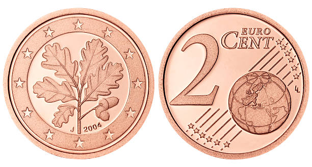 nachweis euro 2- cent-münze auf weißem hintergrund - global finance currency earth macro stock-fotos und bilder