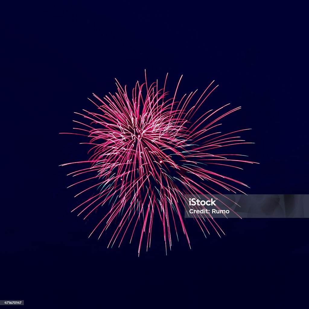 Bunte Feuerwerk auf dem schwarzen Himmel Hintergrund - Lizenzfrei Abenddämmerung Stock-Foto