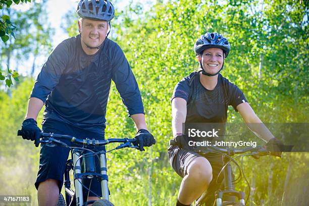 Mountain Biker Couple Stock Photo - Download Image Now - 20-29 Years, 30-34 Years, 30-39 Years