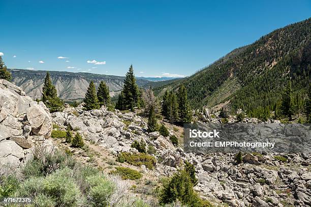 Terreno Rochoso Do Parque Nacional De Yellowstone - Fotografias de stock e mais imagens de Ao Ar Livre - Ao Ar Livre, Beleza natural, Campo agrícola