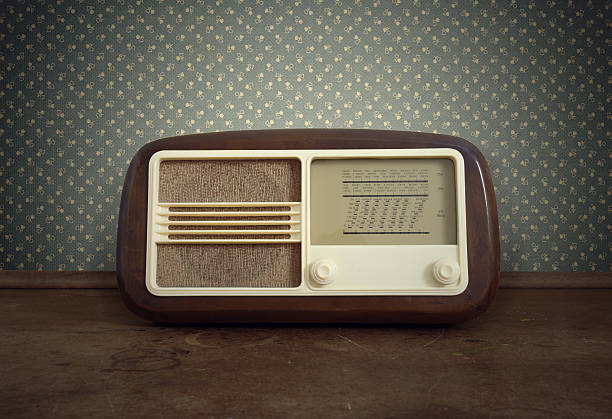 istock vintage radio 471673467