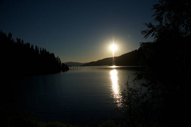 istock Coeur d'Alene lake at dusk (5) 471675803
