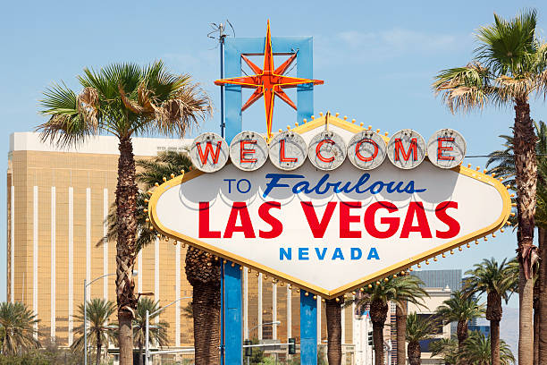 добро пожаловать в лас-вегас - welcome to fabulous las vegas sign photography landmarks travel locations стоковые фото и изображения