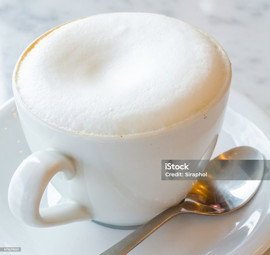 Un capuchino - Foto de stock de Alimento libre de derechos