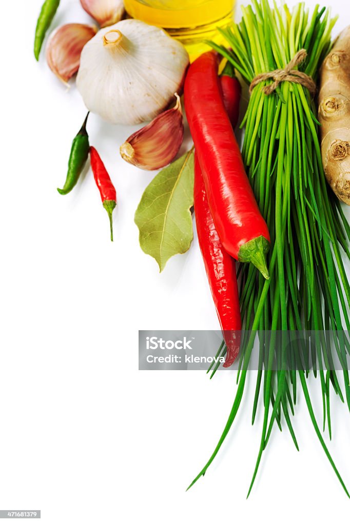 Букет из свежих шнитт-луком и овощи - Стоковые фото Белый роялти-фри