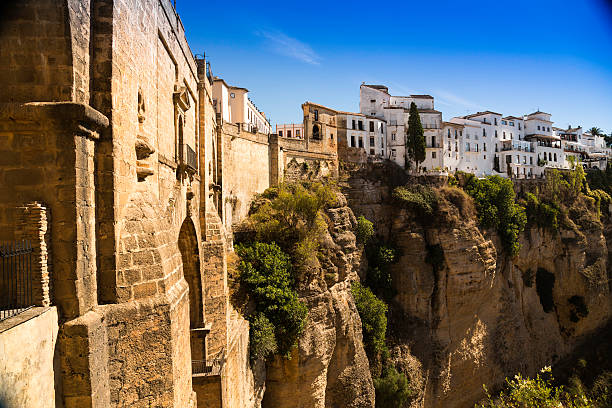 ronda de una colina ciudad en españa - ronda spain rhonda bridge fotografías e imágenes de stock