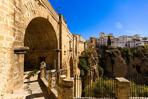 brücke der ronda, spanien - ronda spain rhonda bridge stock-fotos und bilder